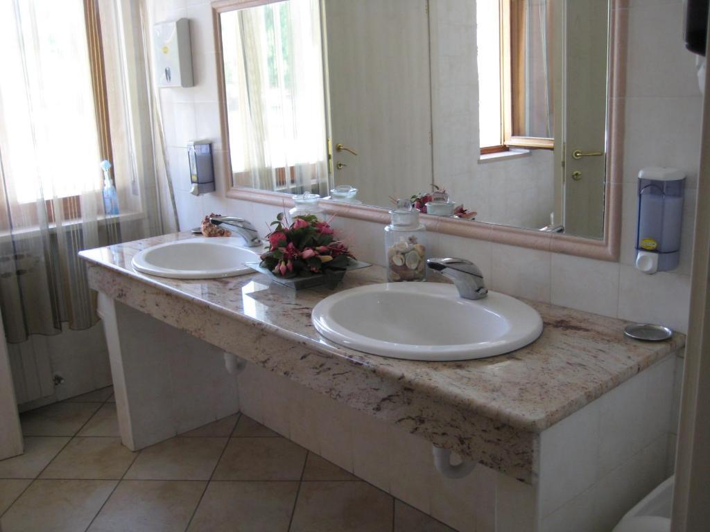 Hotel Il Giardino Доляни Стая снимка